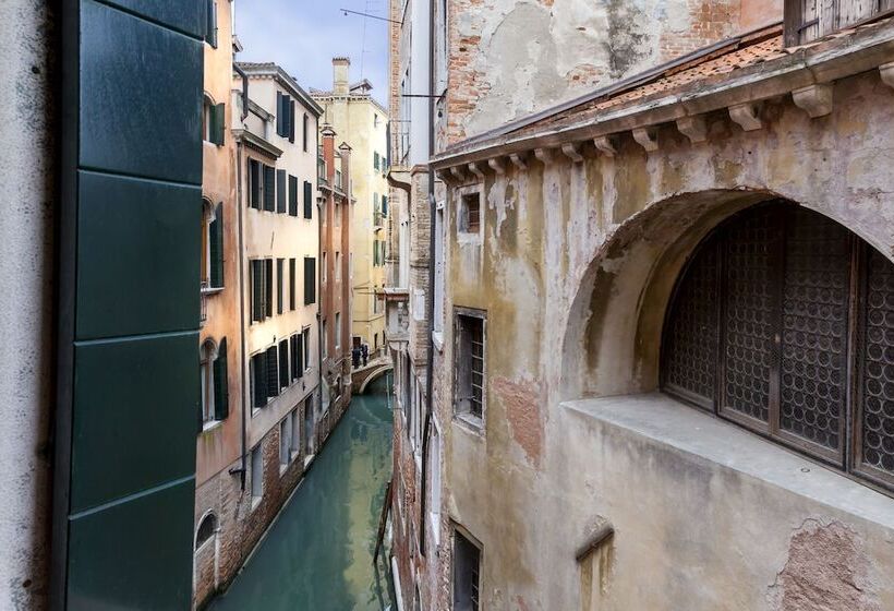 اتاق لوکس با چشم‌انداز, Splendid Venice Venezia – Stars Collezione