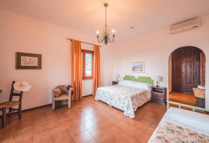 اتاق خانوادگی با چشم‌انداز باغ, Villa Sirina