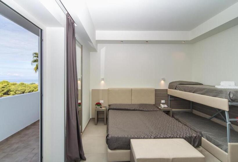 4 Bett Superior Zimmer, Village Club Santa Caterina