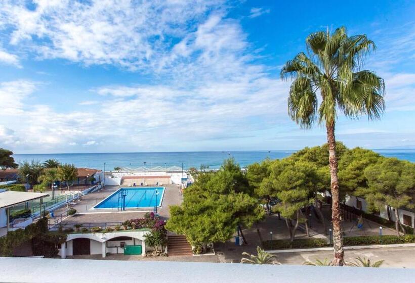 اتاق استاندارد چهار تخته با چشم‌انداز دریا, Village Club Santa Caterina
