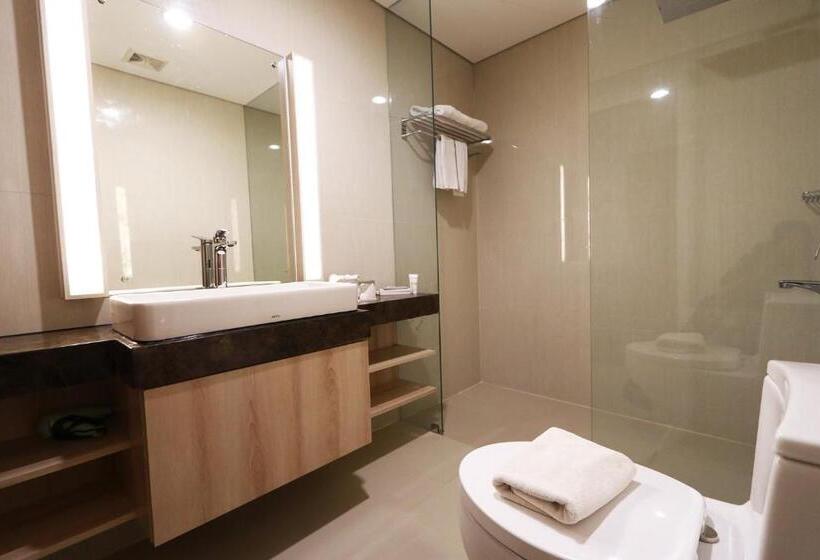 اتاق لوکس با بالکن, Patra Semarang Hotel & Convention