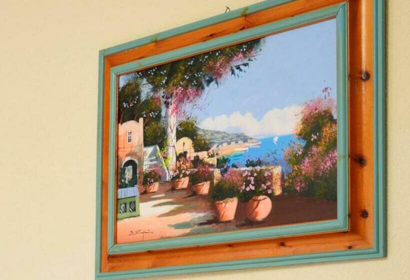 اتاق لوکس با چشم‌انداز دریا, Unahotels Capotaormina