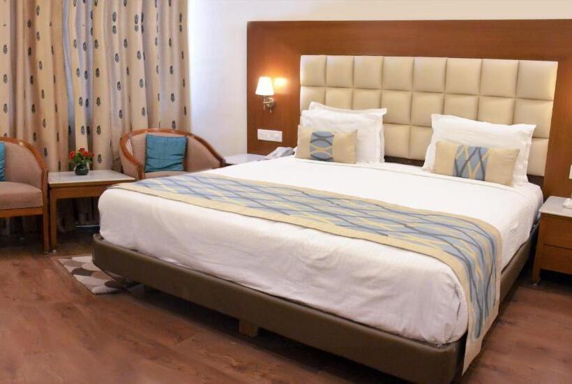 Executive Room, Clarks Avadh