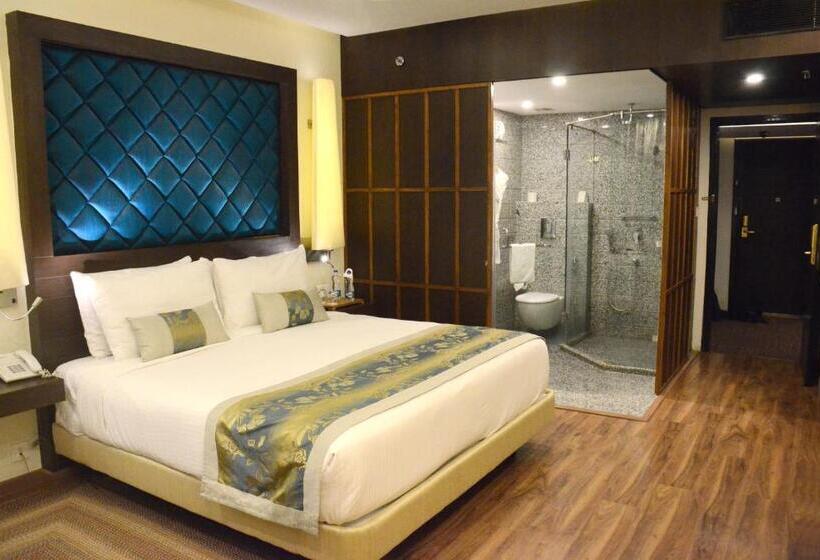 Chambre Club, Clarks Avadh