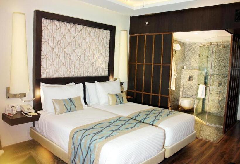 Chambre Club, Clarks Avadh