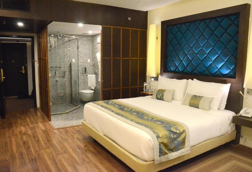 Club Room, Clarks Avadh