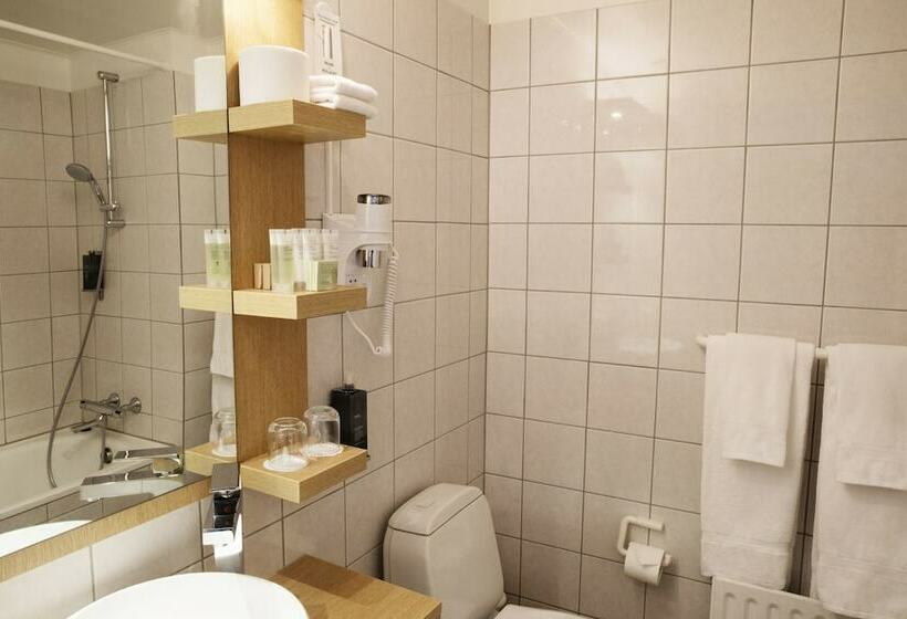 سوییت خانوادگی, Fosshótel Rauðará