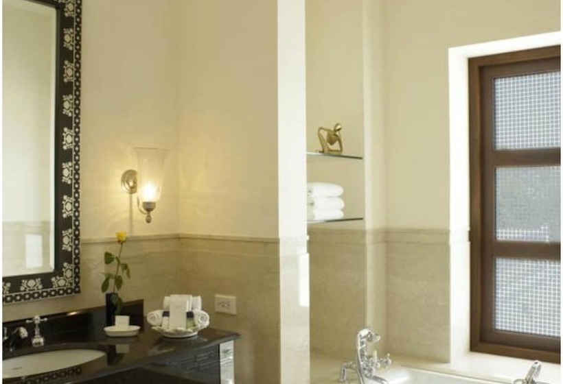 سوییت لوکس, Maidens Hotel New Delhi