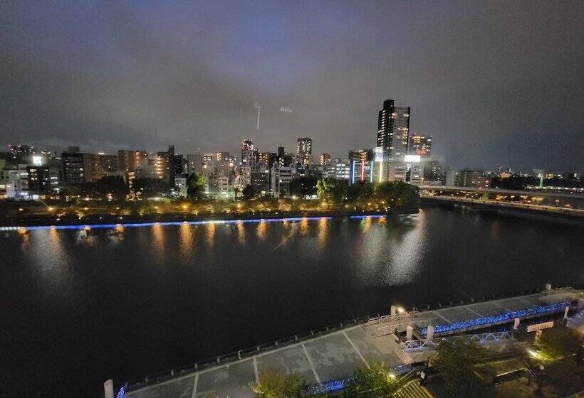 اتاق استاندارد سه نفره, Osaka Castle