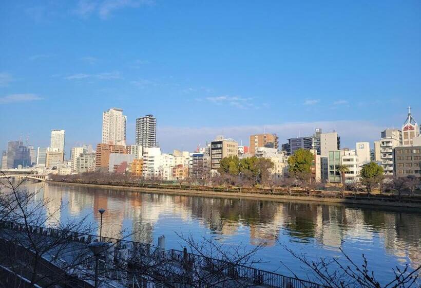 اتاق لوکس, Osaka Castle