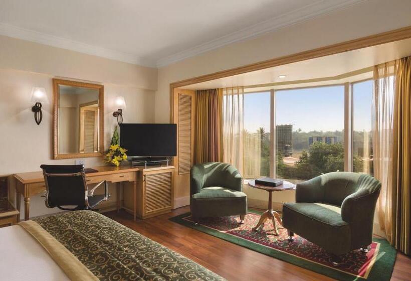 デラックススイート, Ramada Plaza By Wyndham Palm Grove