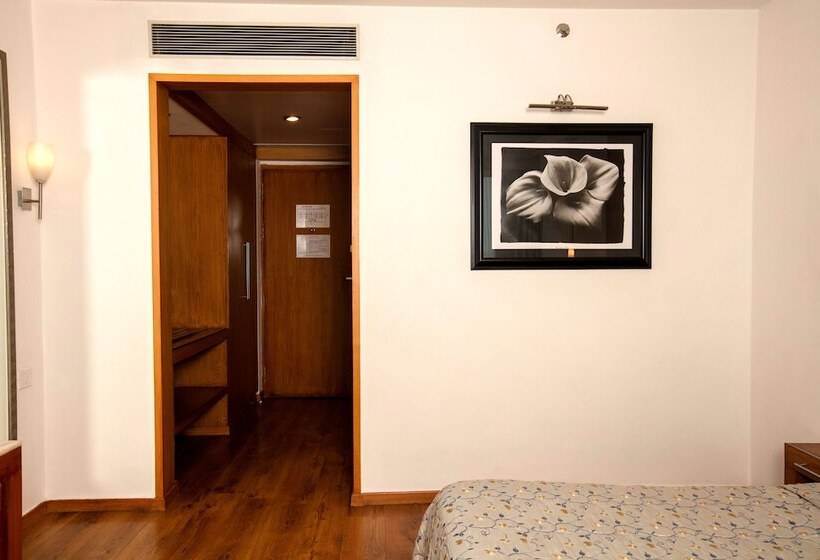 اتاق کلاب, Southern Star Mysore