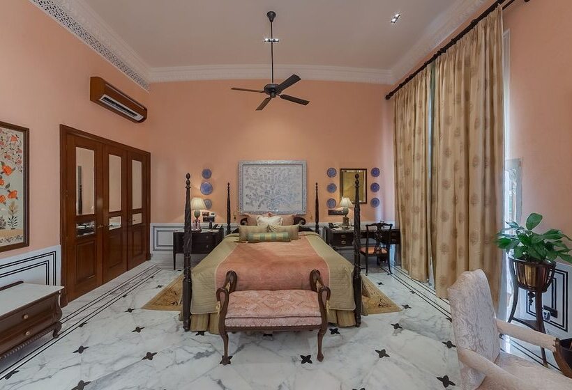 سوییت با چشم‌انداز باغ, Rambagh Palace