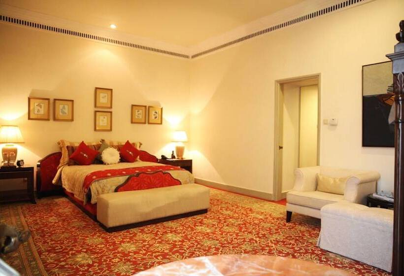 سوییت با چشم‌انداز باغ, Rambagh Palace