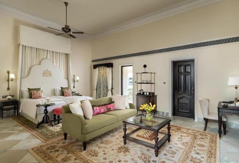 اتاق لوکس با تخت بزرگ, Taj Usha Kiran Palace, Gwalior
