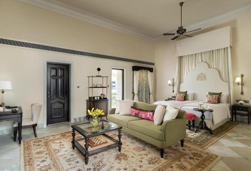 اتاق لوکس با تخت بزرگ, Taj Usha Kiran Palace, Gwalior