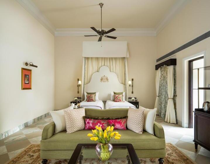 اتاق لوکس با تخت بزرگ, Taj Usha Kiran Palace, Gwalior