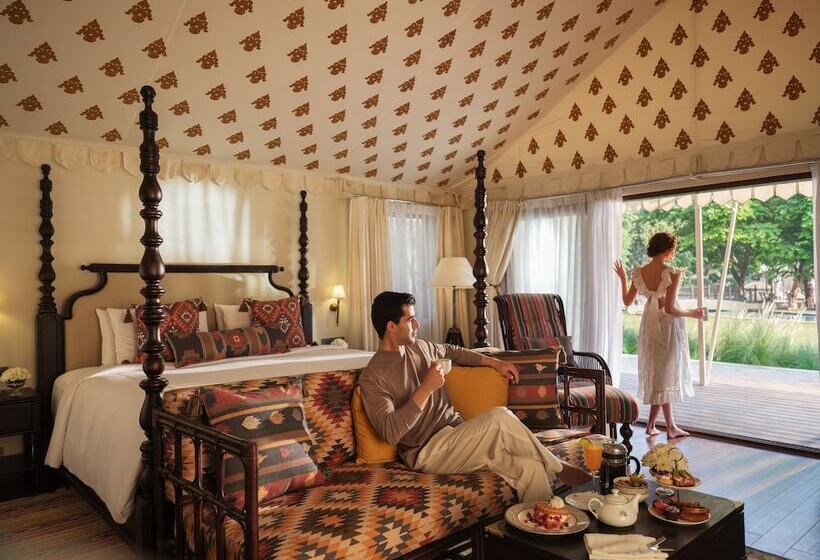 چادر با خدمات رفاهی لوکس, Taj Usha Kiran Palace, Gwalior