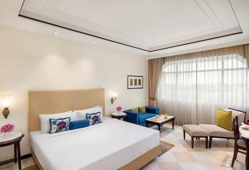 اتاق لوکس با چشم‌انداز استخر, Tajview Agra Ihcl Seleqtions