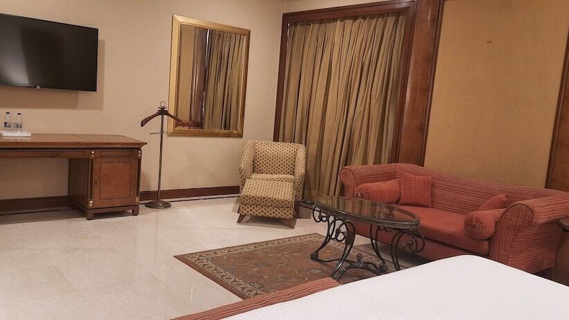 سوییت, The Hans, New Delhi
