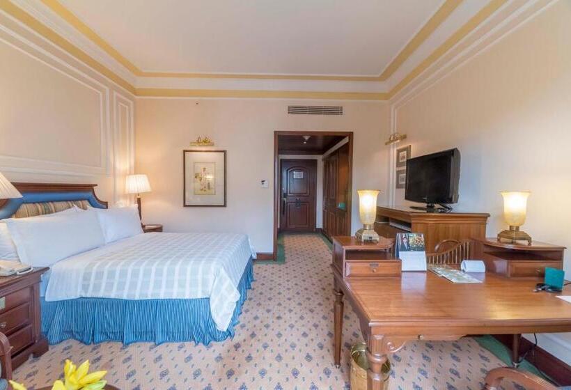 اتاق پریمیوم با بالکن, The Oberoi Grand Kolkata