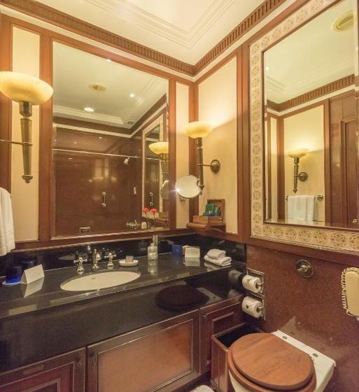 اتاق پریمیوم با بالکن, The Oberoi Grand Kolkata