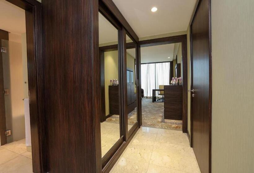 Club Room King Bed, Crowne Plaza Kuwait Al Thuraya City, An Ihg