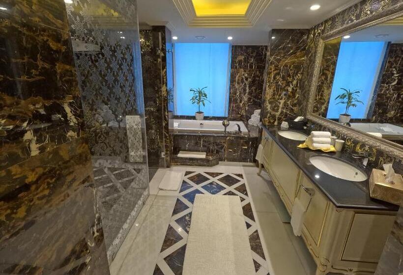 سوئیت رویال, Crowne Plaza Kuwait Al Thuraya City, An Ihg