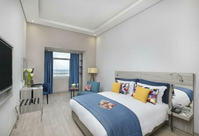 اتاق استاندارد با چشم‌انداز استخر, Marina Bay City Center