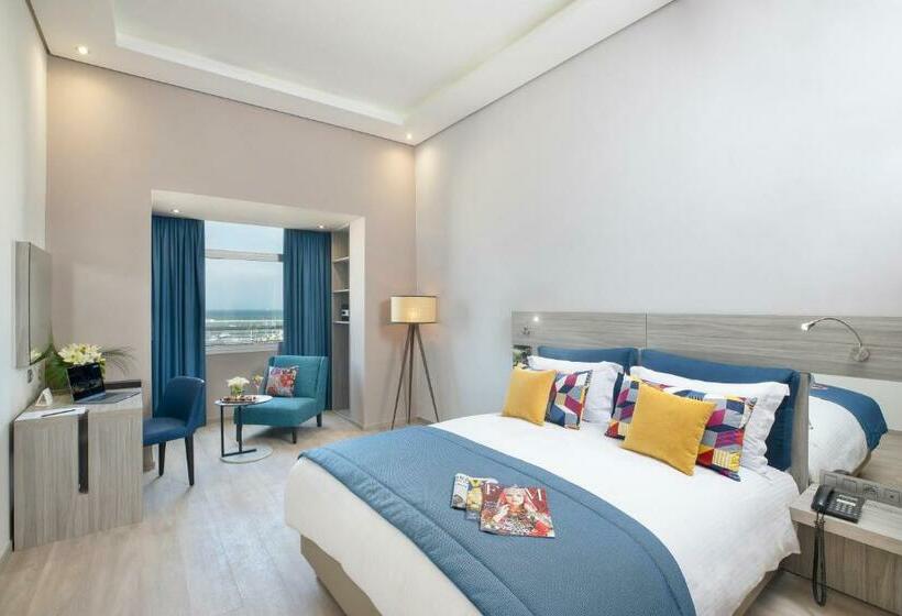 اتاق استاندارد با چشم‌انداز استخر, Marina Bay City Center