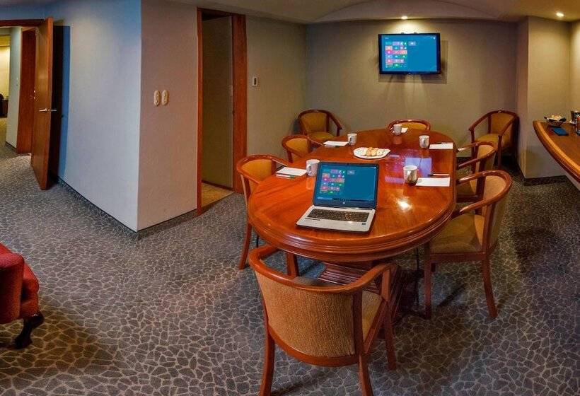 Süit, Courtyard By Marriott Mexico City Revolucion