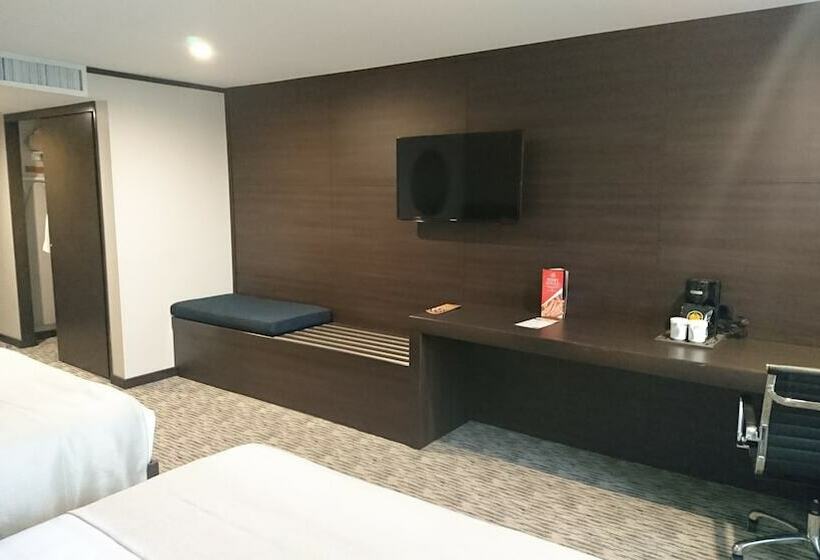 اتاق اجرایی, Grand Hotel Tijuana