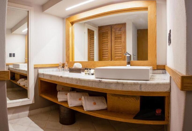 اتاق لوکس با تخت بزرگ, Hacienda Jurica By Brisas