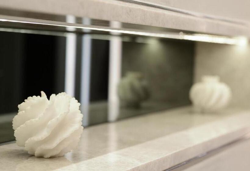 سوئیت اجرایی با تخت کینگ, Intercontinental Muscat, An Ihg
