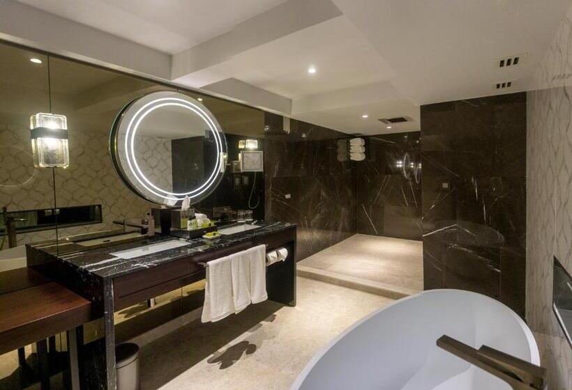 Deluxe Suite King Bed, Intercontinental Muscat, An Ihg