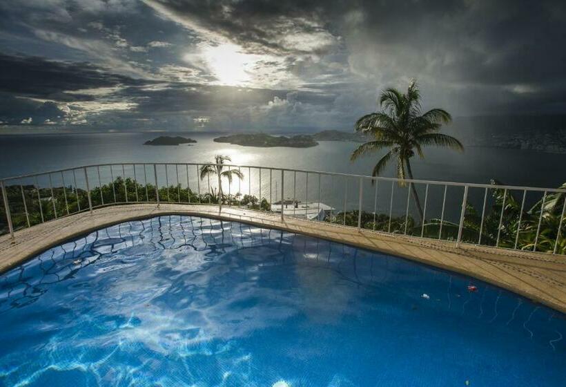 جناح جونيور, Las Brisas Acapulco