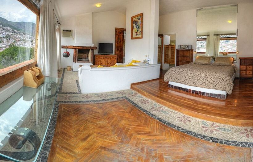 سوییت لوکس, Posada De La Mision, Hotel Museo Y Jardin