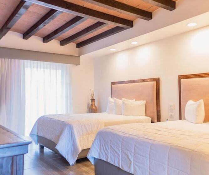 Standard Room 2 Double Beds, Posada El Rey Sol