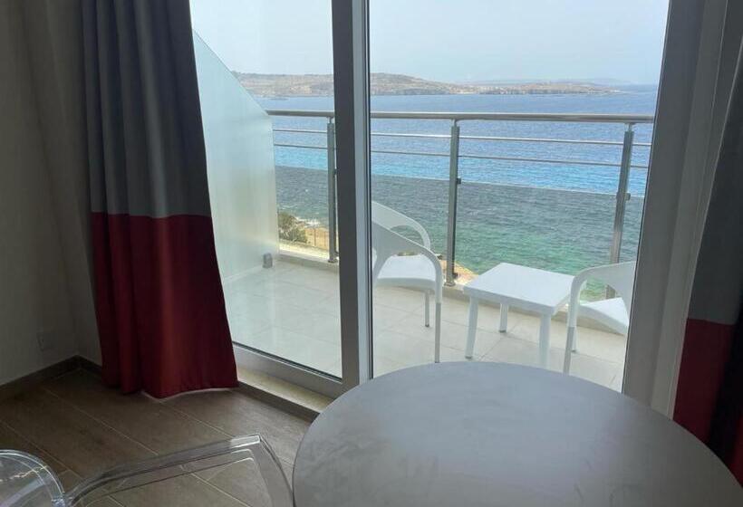 اتاق سه نفره سوپریور با چشم‌انداز دریا, Seaview Hotel   Adults Only 16 Plus