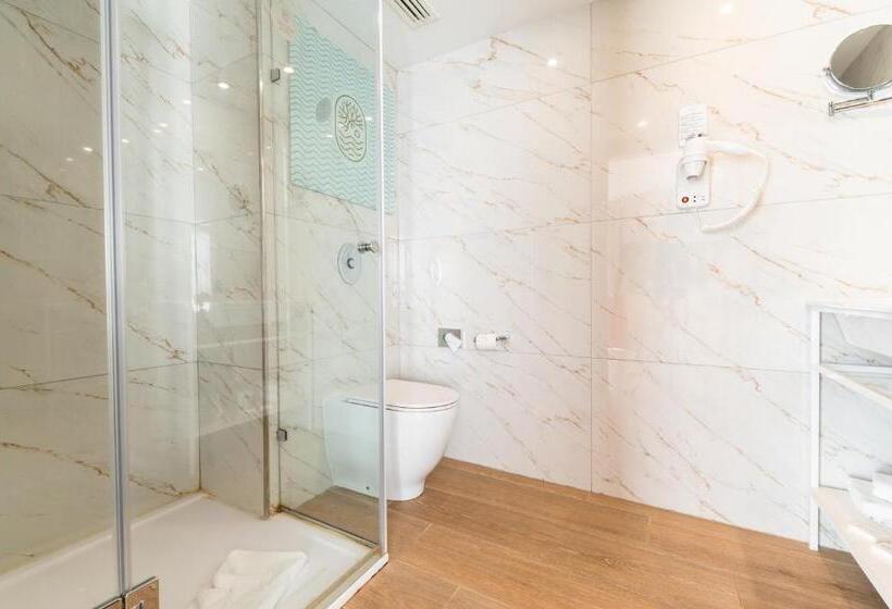 اتاق سوپریور با چشم‌انداز جانبی دریا, Seaview Hotel   Adults Only 16 Plus