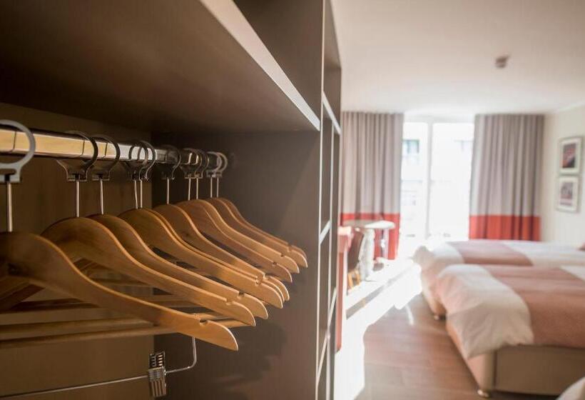 اتاق استاندارد سه نفره, Seaview Hotel   Adults Only 16 Plus