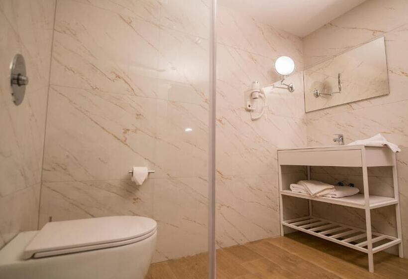 اتاق استاندارد با چشم‌انداز شهر, Seaview Hotel   Adults Only 16 Plus