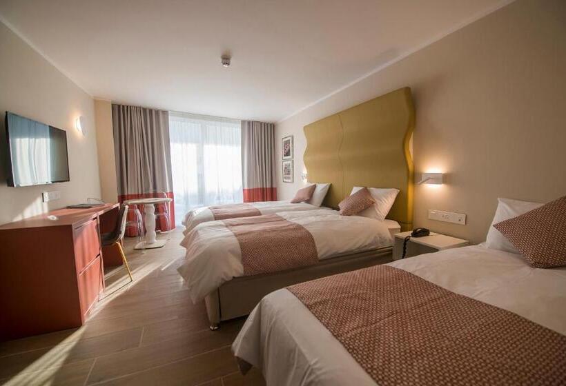 اتاق استاندارد سه نفره با چشم‌انداز کنار دریا, Seaview Hotel   Adults Only 16 Plus