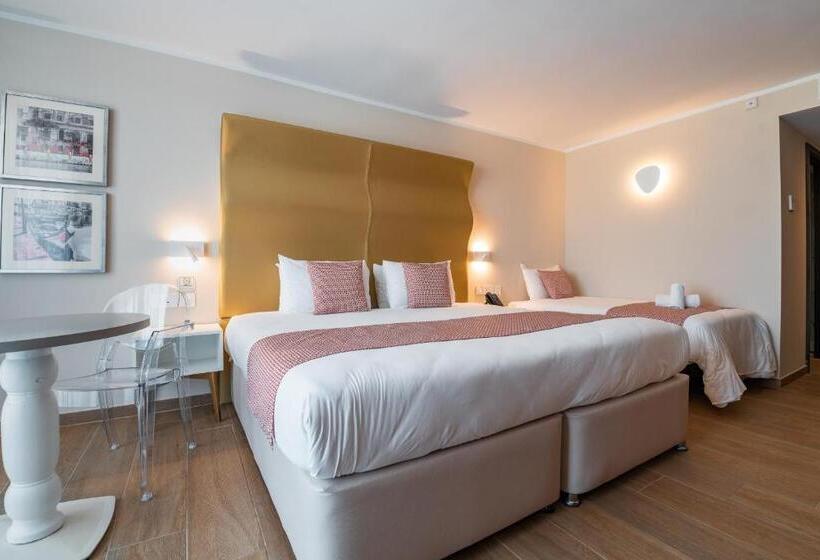 اتاق استاندارد سه نفره با چشم‌انداز کنار دریا, Seaview Hotel   Adults Only 16 Plus