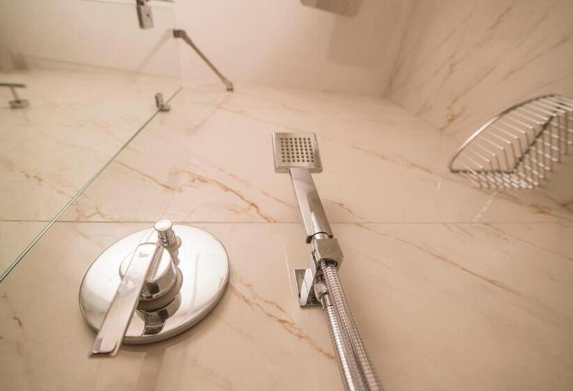 اتاق سه نفره سوپریور با چشم‌انداز دریا, Seaview Hotel   Adults Only 16 Plus