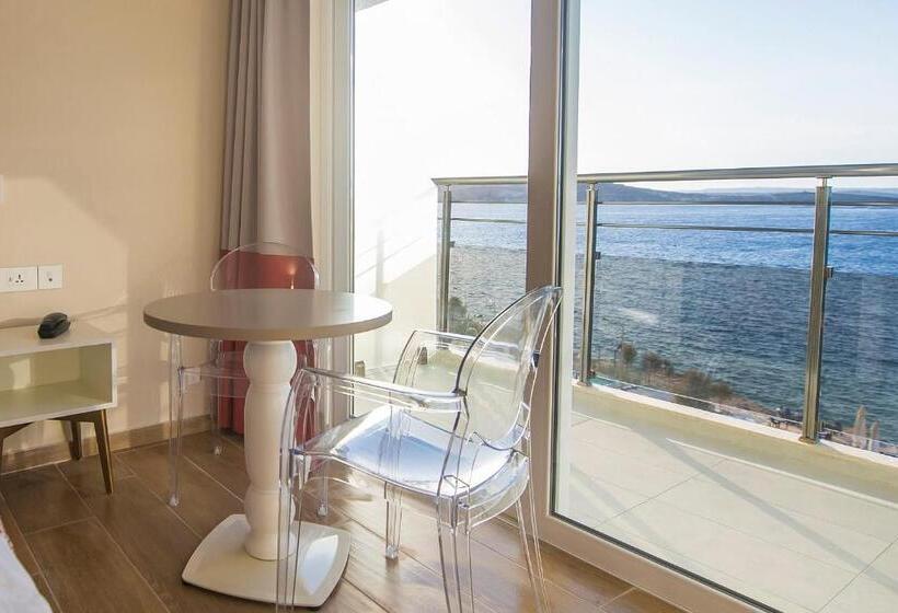 اتاق سه نفره سوپریور با چشم‌انداز دریا, Seaview Hotel   Adults Only 16 Plus