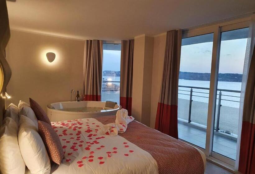 Suite with Hot Tub, Seaview   Adults Only 16 Plus