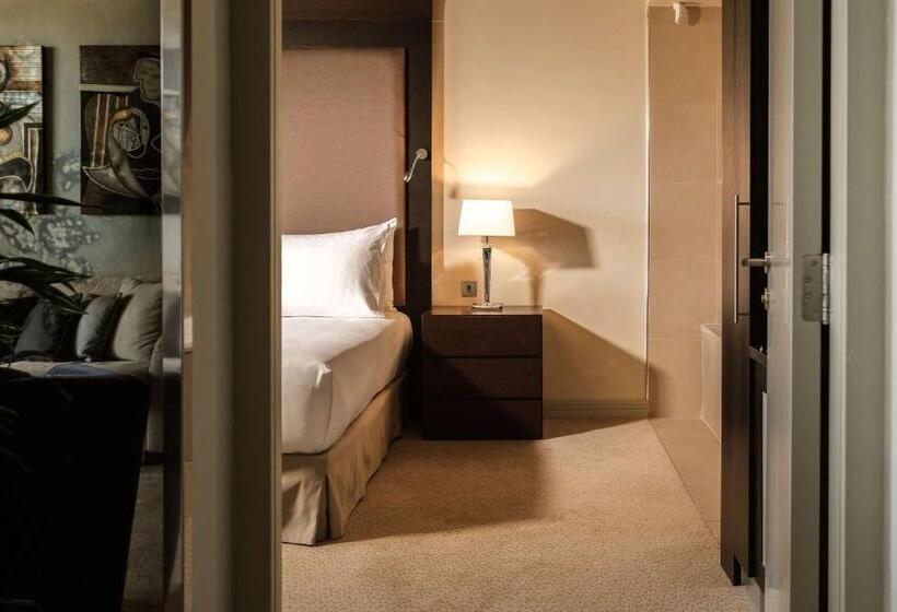 سوئیت پریمیوم با چشم‌انداز دریا, Radisson Blu Resort & Spa, Malta Golden Sands