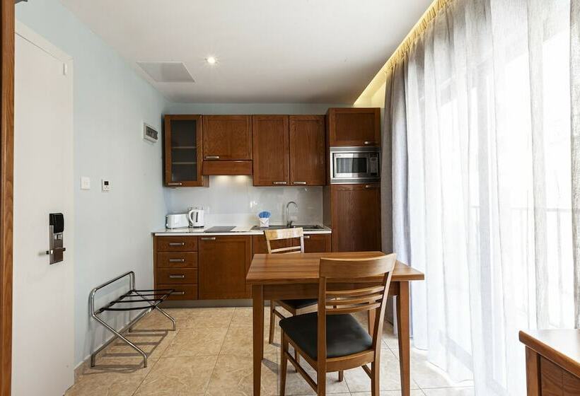 استودیوی استاندارد, Pergola Hotel & Spa