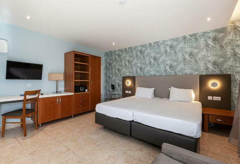 استودیوی استاندارد با چشم‌انداز دریا, Pergola Hotel & Spa